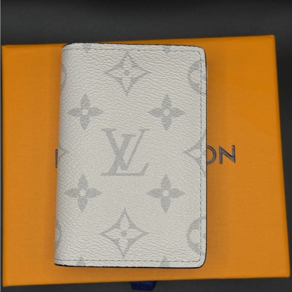 Louis Vuitton Gray Monogram Key Holder - Picture 1 of 2
